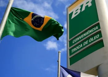 El gobierno brasileño apoya la retención de Petrobras de su participación en Brascom