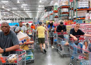 El gasto de los consumidores de EE.UU. se desaceleró en mayo