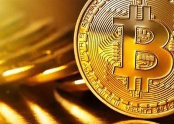 Bitcoin salta un 10% al nivel más alto en más de un mes