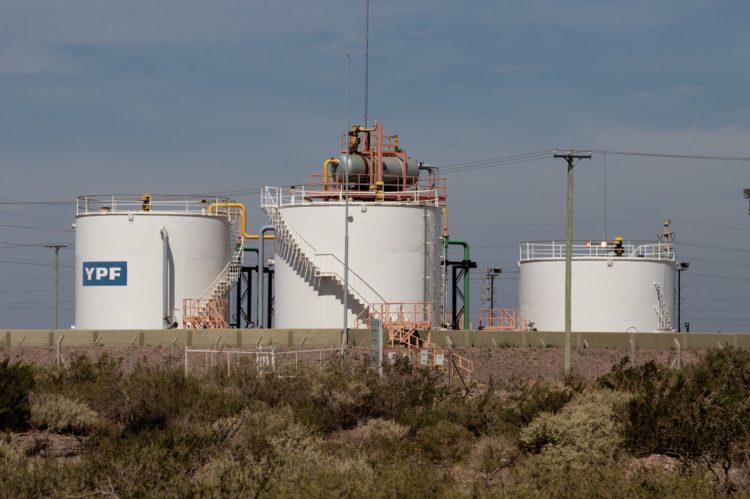 ¿El boom petrolero de Argentina nace del vientre de la crisis económica?