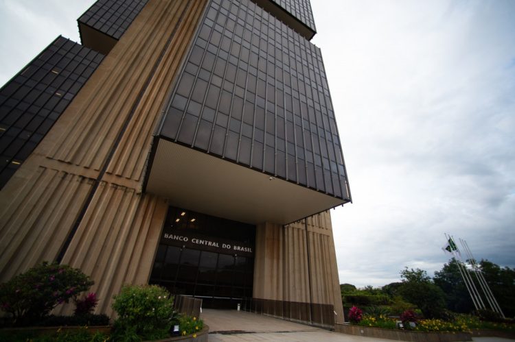 La actividad económica de Brasil cayó por encima de todas las expectativas