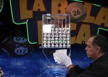 Entre el abismo y la rápida riqueza .. Lotería cosquillas sueños venezolanos