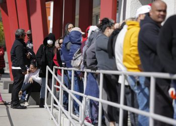 Las solicitudes de subsidio de desempleo en Estados Unidos cayeron a 228 mil la semana pasada