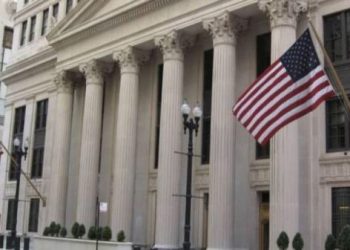 Hacer frente a la inflación.. Elevar las tasas de interés en los Estados Unidos al nivel más alto desde 2001