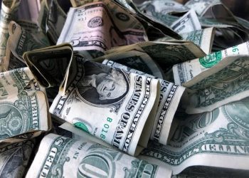 El dólar está cayendo constantemente.. Nivel más bajo en 15 meses
