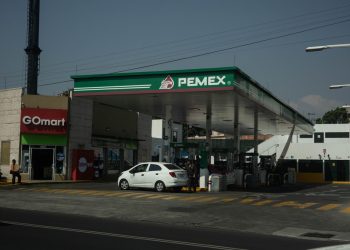700 mil de barriles de pérdidas por incendio en la plataforma petrolera mexicana hasta ahora