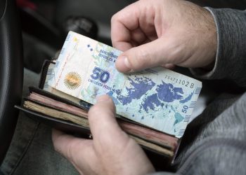 Contracción de la economía argentina supera las expectativas a causa de la sequía récord