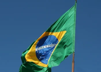 La tasa de desempleo de Brasil cae al nivel más bajo desde 2014