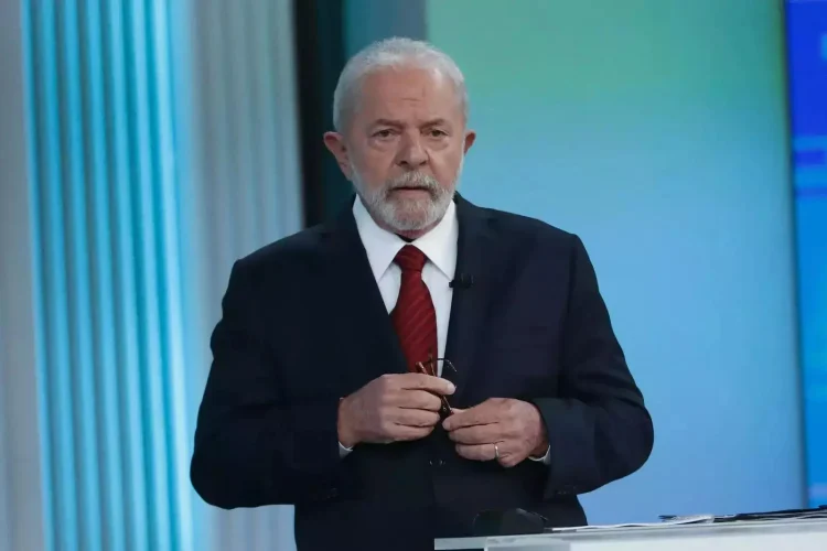 La escasez de combustible en Brasil provoca la crisis.. El gobierno niega a pesar de las crecientes quejas