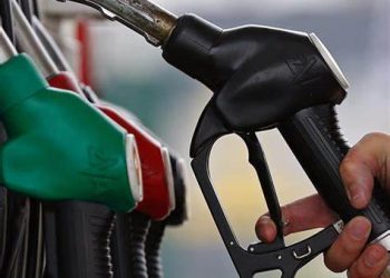 Para controlar la inflación.. Argentina pone el precio interno del barril de petróleo en 56 de dólares
