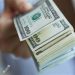 61% de los estadounidenses viven de sueldo para pagar cheque