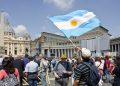El candidato populista argentino Javier Milley mantiene conversaciones económicas con el FMI