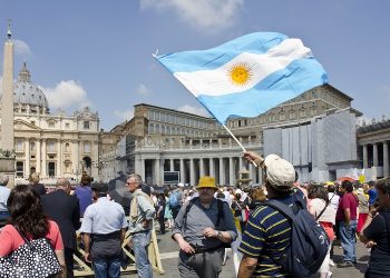 El candidato populista argentino Javier Milley mantiene conversaciones económicas con el FMI
