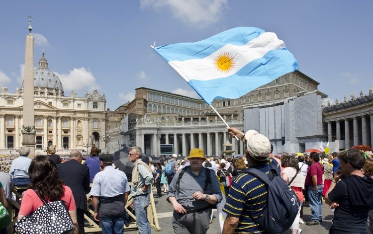 El candidato populista argentino Javier Milley mantiene conversaciones económicas con el FMI