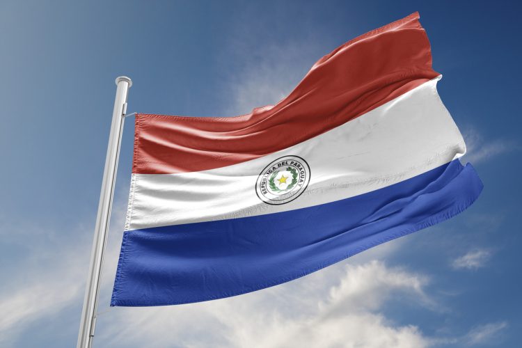 Peña enfatiza la creciente economía de Paraguay, pero recoge poco