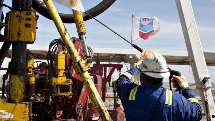 Chevron eleva la producción petrolera venezolana a 200 mil barriles diarios