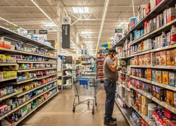 El gasto de consumo de EE.UU. aumenta en agosto y la inflación subyacente por debajo del 4