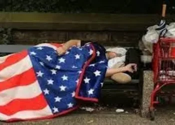 La tasa de pobreza de Estados Unidos aumentó al 12,4% el año pasado