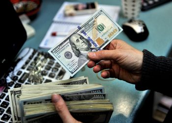 El dólar estadounidense domina las monedas mundiales con el apoyo del endurecimiento de la Fed