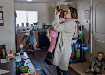 Los costos de guardería estadounidenses obligan a las madres a abandonar el mercado laboral