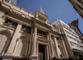 Banco Central de Argentina aumenta interés al 133%