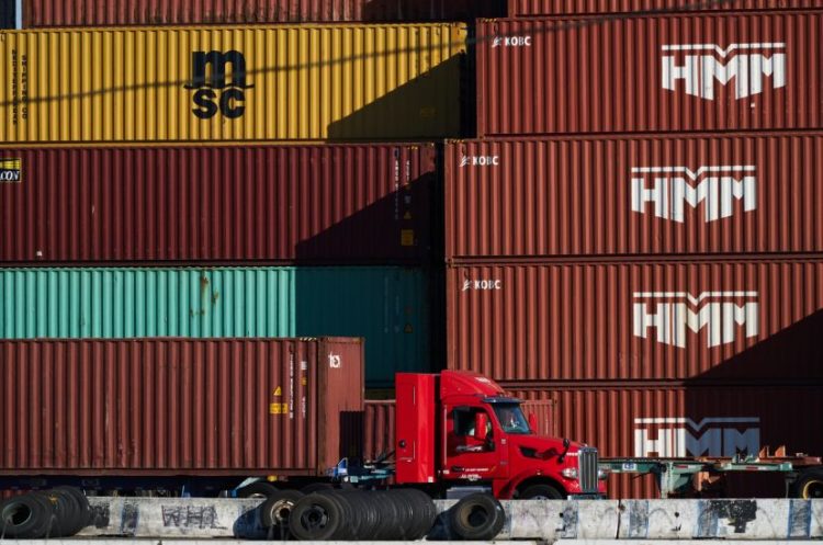 El déficit del comercio de bienes y servicios de Estados Unidos cae 9.9% en agosto sobre una base mensual a $58.3 mil millones
