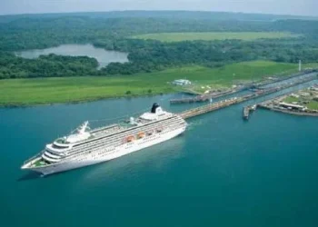 Reducción del tráfico marítimo a través del Canal de Panamá debido a menores niveles de agua