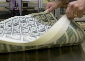 ¿Argentina renuncia al peso y adopta el dólar?