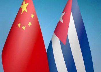 Con el colapso de la economía de su país.. El Primer Ministro de Cuba degrada a China