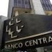 Brasil reduce la tasa de interés en medio punto porcentual y espera más