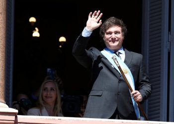 Presidente de Argentina anuncia plan masivo para liberalizar la economía