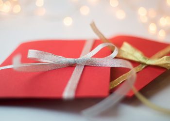 Los estadounidenses gastan $30 mil millones en tarjetas de regalo navideñas