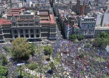 Argentina.. Protestas contra el «Plan Motosierra» sobre medidas económicas