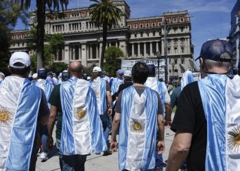 La mayor prueba de los planes del Presidente de Argentina.. Convoca a la primera huelga general el próximo mes