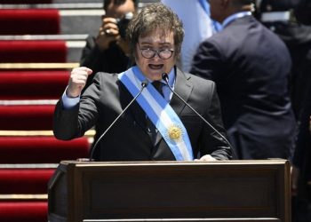 Javier Milley recibe la presidencia argentina y emprende medidas de austeridad