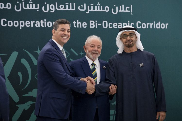 Firma entre los Emiratos Árabes Unidos, el Brasil, el Paraguay, la Argentina y Chile para la cooperación en el «corredor oceánico»