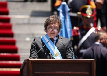 Presidente de Argentina Milley advierte de choque económico en su primer discurso