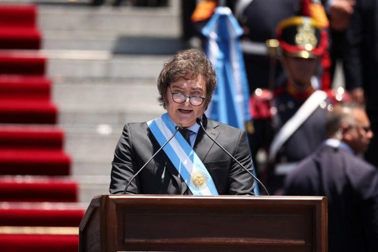 Presidente de Argentina Milley advierte de choque económico en su primer discurso