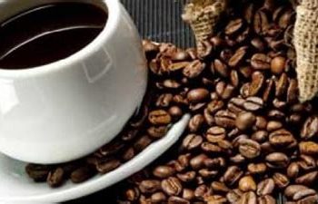 Sequía en campos brasileños amenaza los precios globales del café