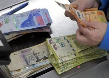 Bloomberg: La inflación se acelera en Argentina ante nuevo recorte de divisas