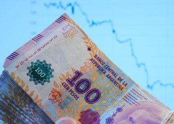 Presidente de Argentina no tiene dinero y debe iniciar medidas de austeridad con inflación del 180