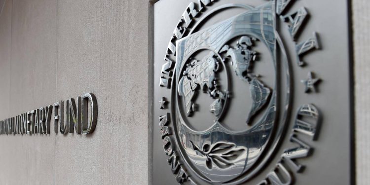 El FMI recorta el pronóstico de crecimiento económico de Argentina en medio del plan de Milei