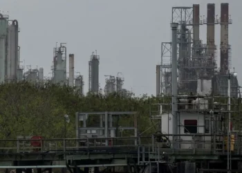 Los precios del petróleo alcanzan el nivel más alto desde noviembre de 2023