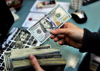 Argentina propone intercambiar deuda local por más de 71 mil millones de dólares.