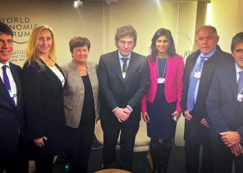 Líder argentino Milei promete cumplir promesas hechas al FMI