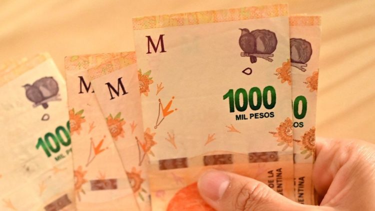Argentina emitirá billetes de 20,000 pesos ante una inflación que supera el 211%