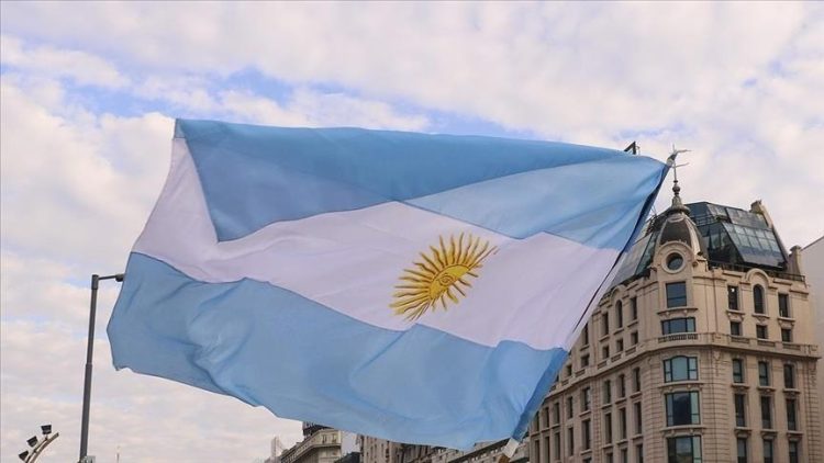 La Tesorería de Argentina se enfrenta a una deuda de US$17 mil millones en 2024.