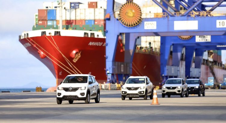 Las exportaciones de automóviles brasileños se desploman un 43% en enero.