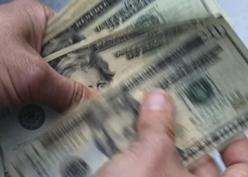 El dólar se mantiene estable al comienzo de una semana de intensos datos económicos