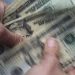 El dólar se mantiene estable al comienzo de una semana de intensos datos económicos